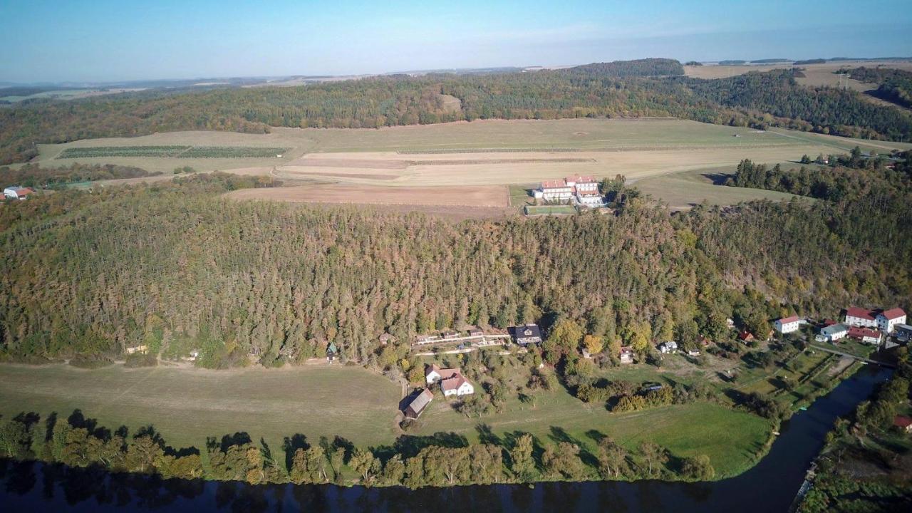 Hotel Berounka Hrebecniky エクステリア 写真